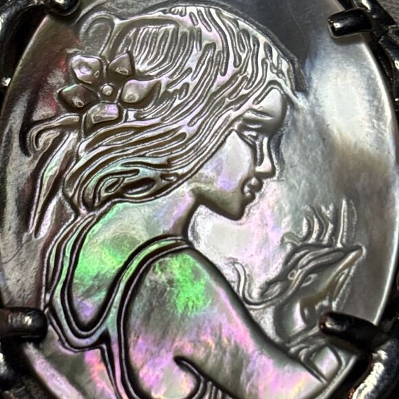 Shell Necklace Pendant With Girl - Picture 2 of 3